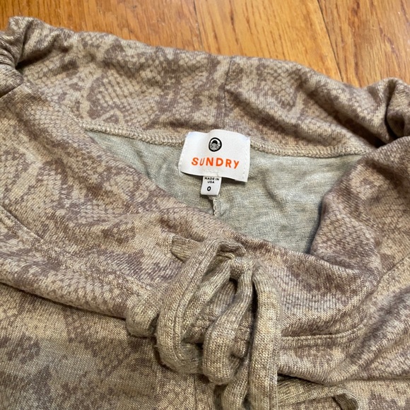 Like new Sundry snake print jogger size 0 - Picture 3 of 3